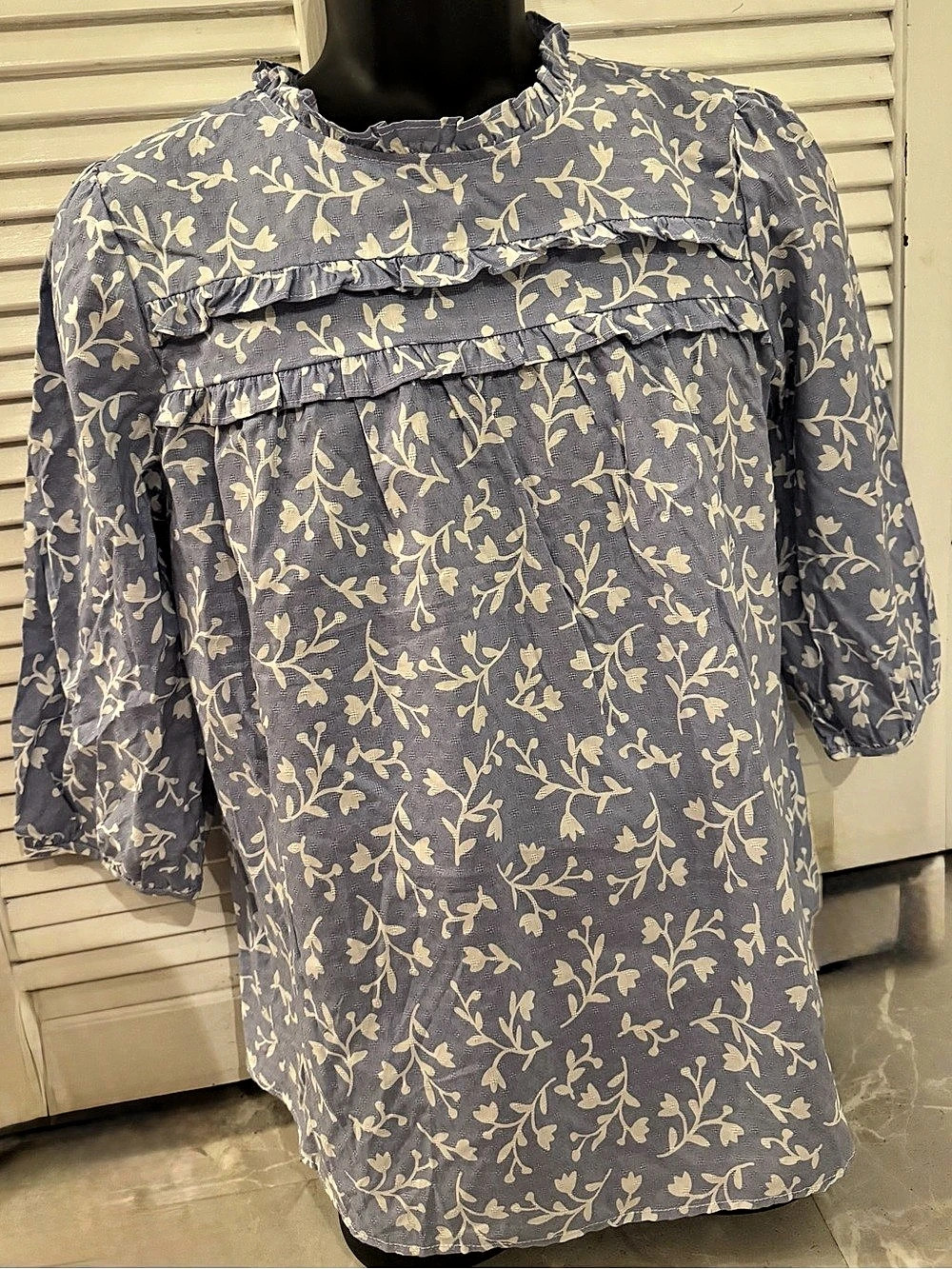 MICHELLE McDOWELL Floral Blouse in Blue & Cream Size XL Like New